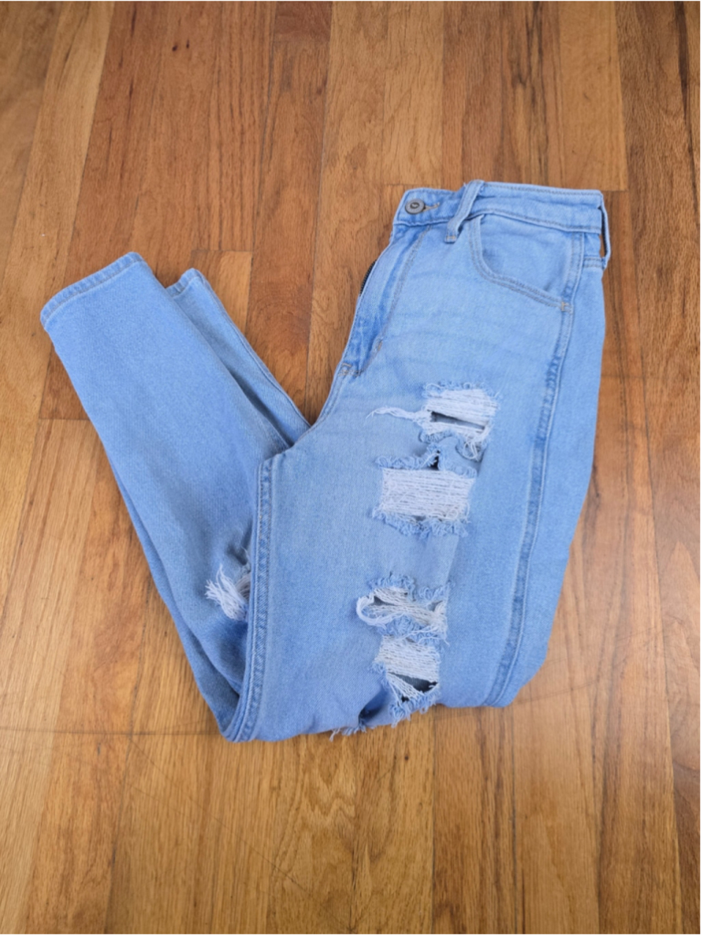 Women's Hollister Ultra High-Rise Mom Jeans Size 3 Light Blue Distressed